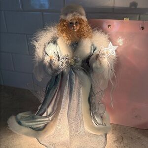 Christmas Angel Tree topper plugs in lights up. Feather wings velour robe. 14”